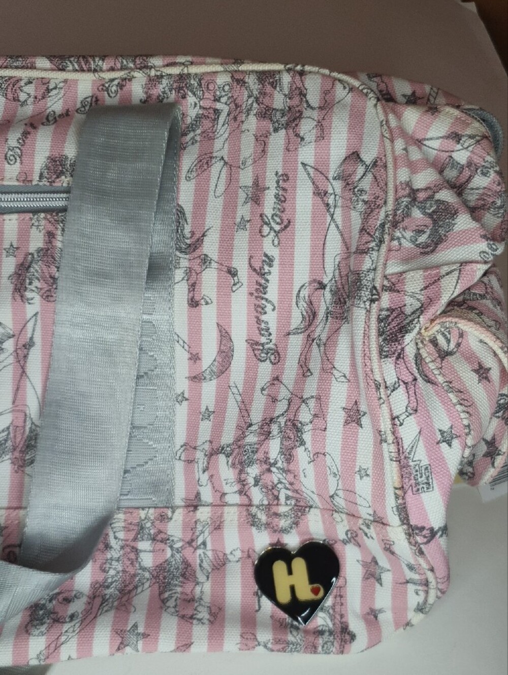 HARAJUKU LOVERS Narita Overnighter - NWT + Free Gift - Picture 10 of 16